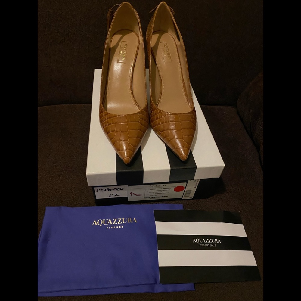 Aquazzura croco stamped 85mm heel with tassels pumps in the color tobacco.